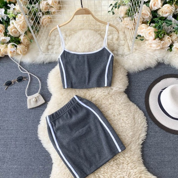 Naiste sportlik-vabaaja komplekt kaheosalisest seelikust + topp