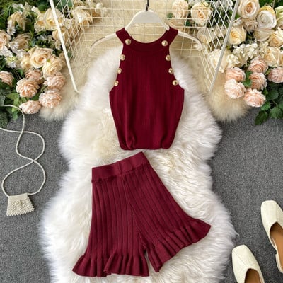 Дамски плетен комплект от потник и къси панталони