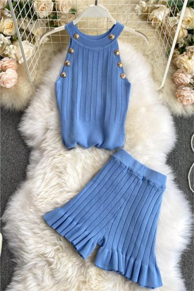 Дамски плетен комплект от потник и къси панталони