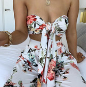 Modern nyári szett mellesebb és hosszú nadrágból, virágmintával