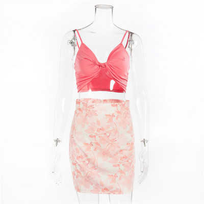 Μοντέρνο καλοκαιρινό σετ μπουστάκι και κοντή φούστα με λουλουδάτο μοτίβο