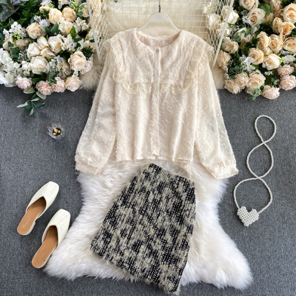 Stiilne naiste komplekt, mis sisaldab seelikut ja pitsiga särki