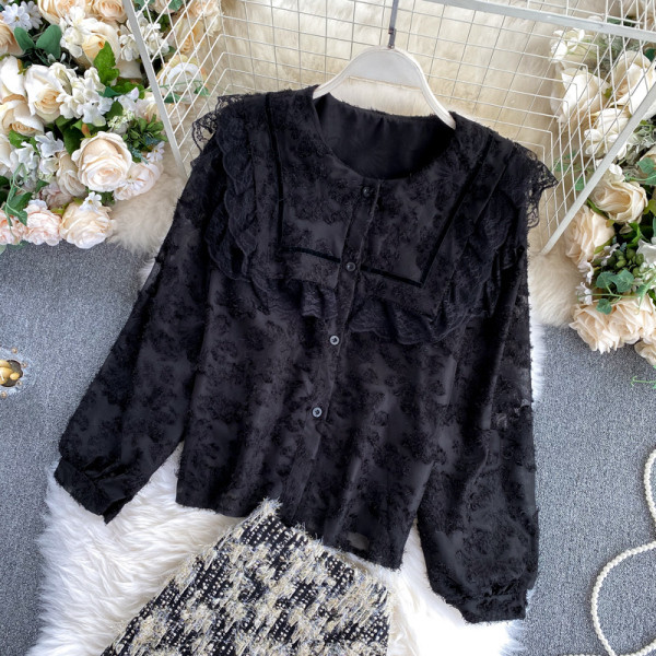 Stiilne naiste komplekt, mis sisaldab seelikut ja pitsiga särki