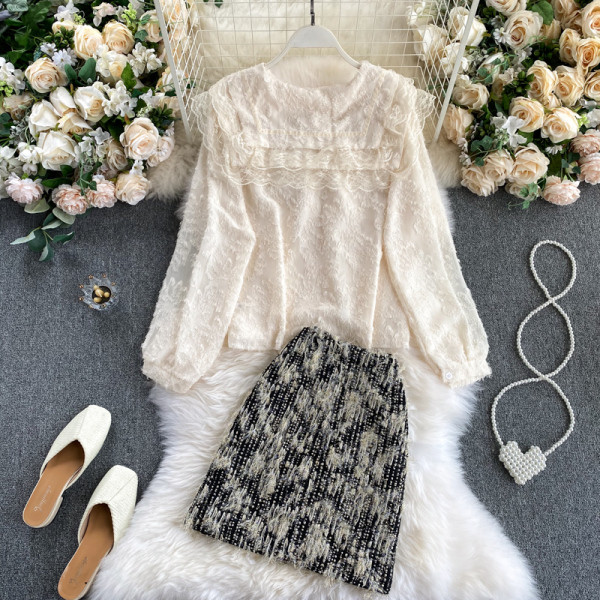 Stiilne naiste komplekt, mis sisaldab seelikut ja pitsiga särki