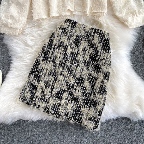 Stiilne naiste komplekt, mis sisaldab seelikut ja pitsiga särki