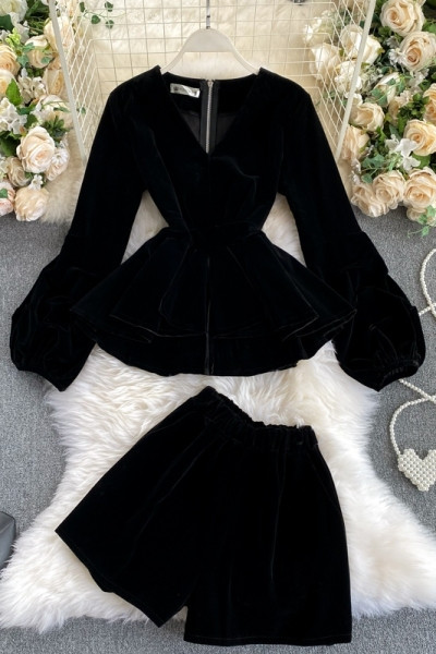 Moodne musta värvi sametist naiste komplekt