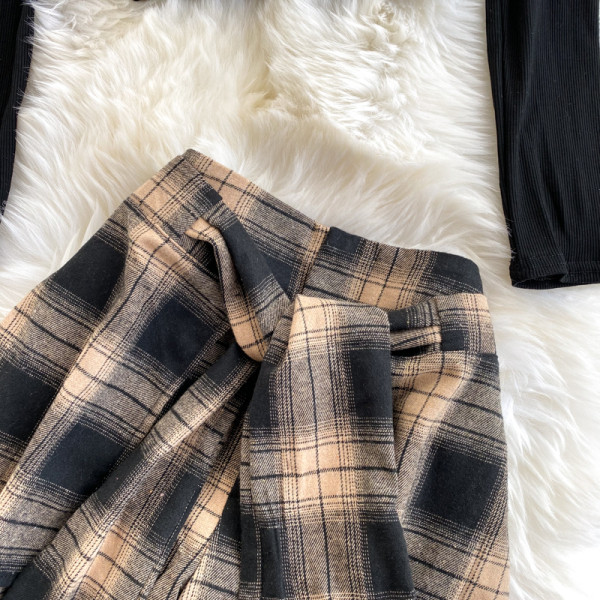 Moodne naiste komplekt-pluus ja seelik