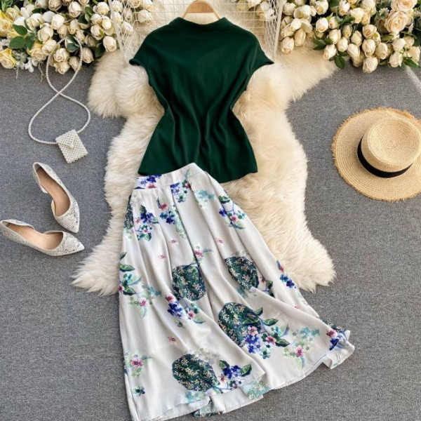 Ženski casual komplet iz dva dijela sa visokim strukom i kratkim rukavima