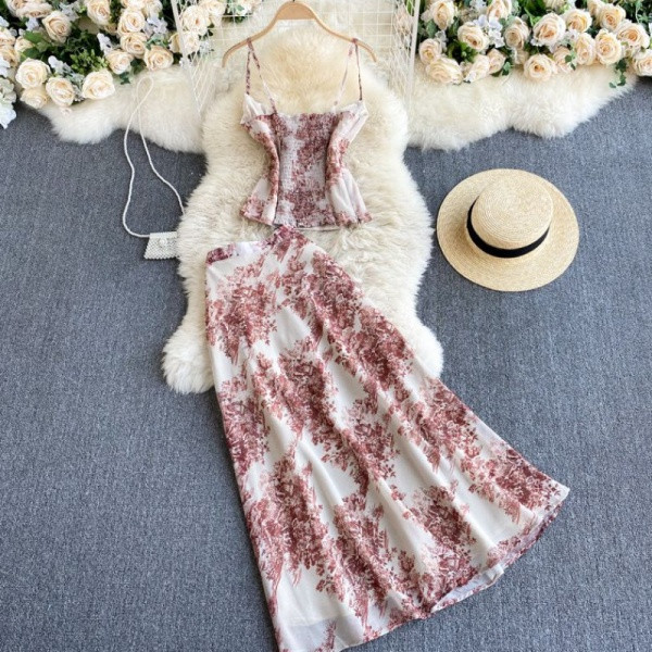 Női alkalmi szett vékony pántokkal és virágmintával