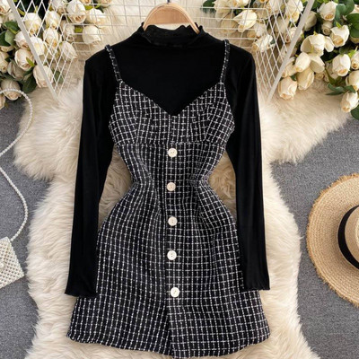 Moderan ženski komplet iz dva dijela sa gumbima i tankim naramenicama