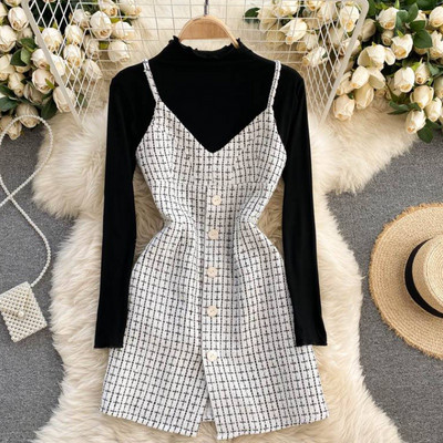 Moderan ženski komplet iz dva dijela sa gumbima i tankim naramenicama