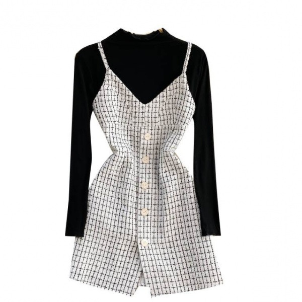 Moderan ženski komplet iz dva dijela sa gumbima i tankim naramenicama