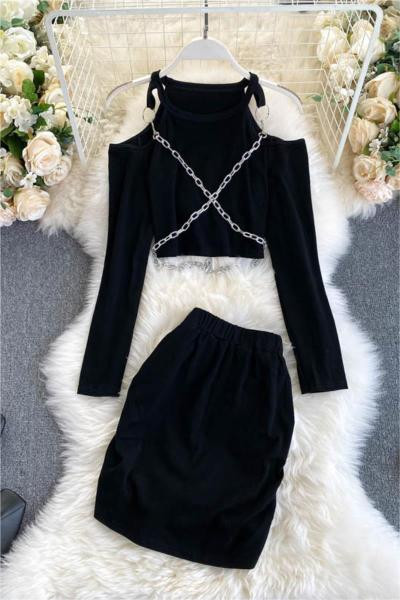 Modern női szett fekete színben, fém elemekkel