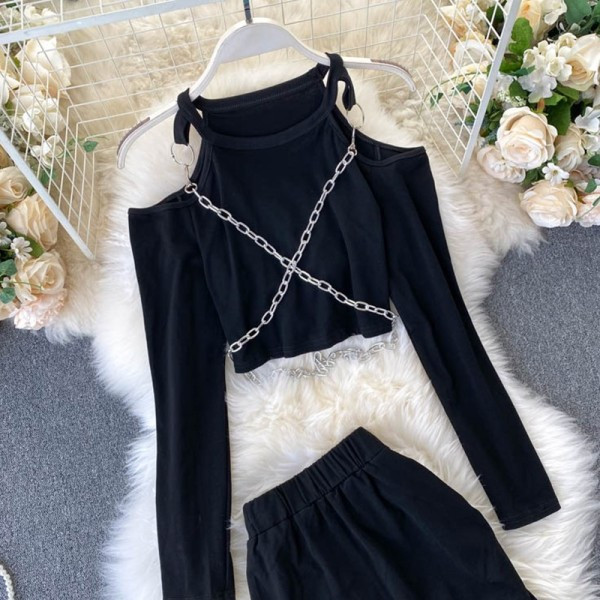 Modern női szett fekete színben, fém elemekkel