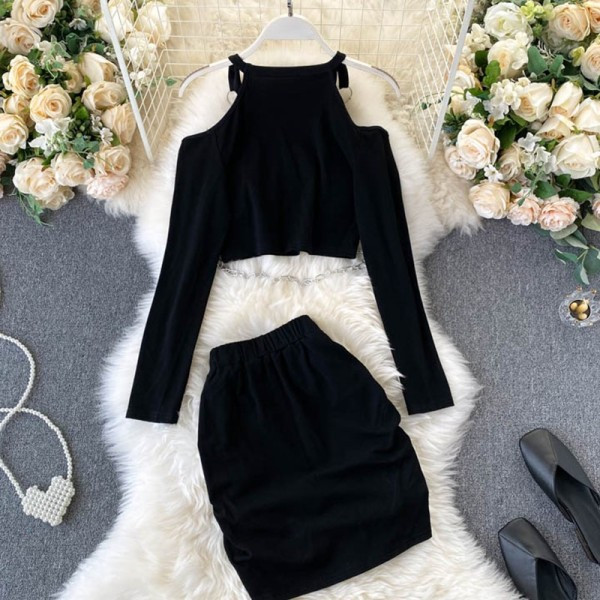 Modern női szett fekete színben, fém elemekkel