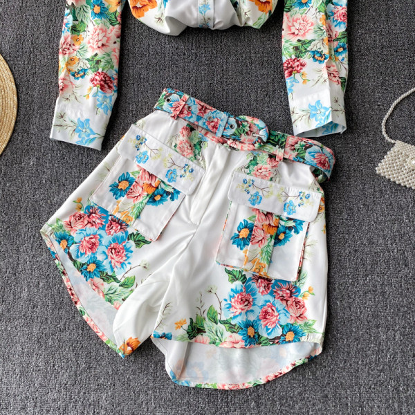 Új modell női szett virágos motívumokkal és gombokkal