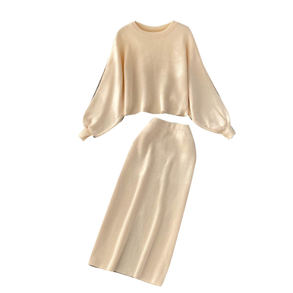 Naiste vabaaja komplekt-pluus ja seelik