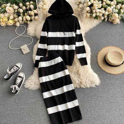 Γυναικείο καθημερινό ριγέ σετ με κουκούλα και κορδόνια