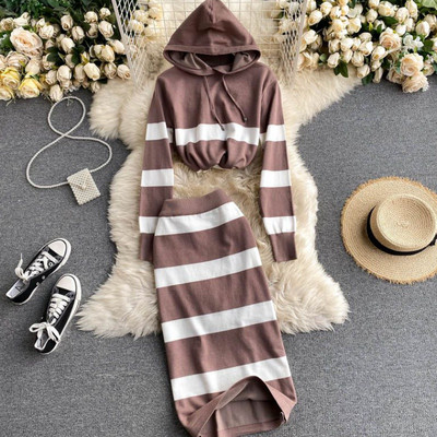 Γυναικείο καθημερινό ριγέ σετ με κουκούλα και κορδόνια