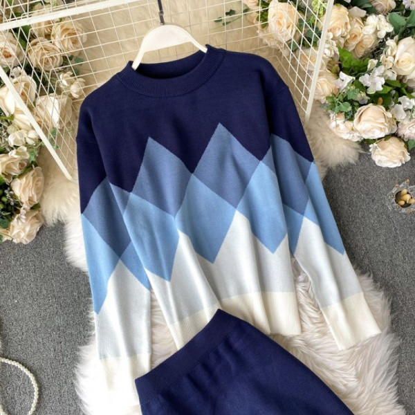 Sieviešu trikotāžas komplekts rozā un zilā krāsā