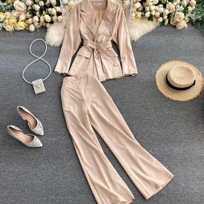 Κομψό γυναικείο κοστούμι - σακάκι και παντελόνι σε διάφορα χρώματα