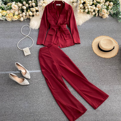 Κομψό γυναικείο κοστούμι - σακάκι και παντελόνι σε διάφορα χρώματα