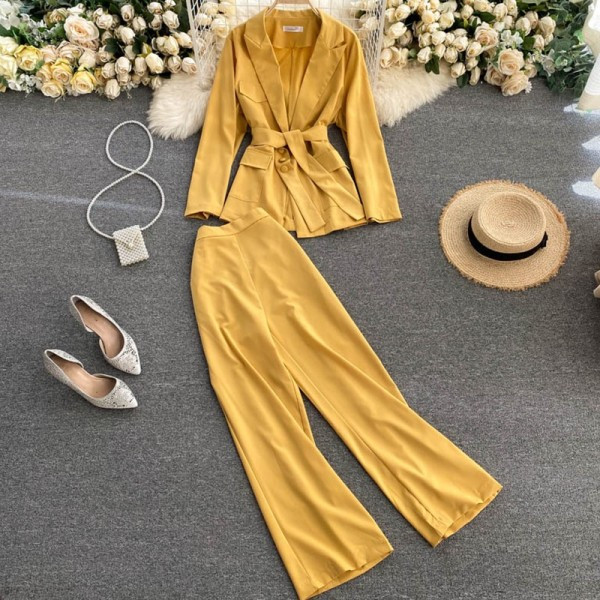 Κομψό γυναικείο κοστούμι - σακάκι και παντελόνι σε διάφορα χρώματα