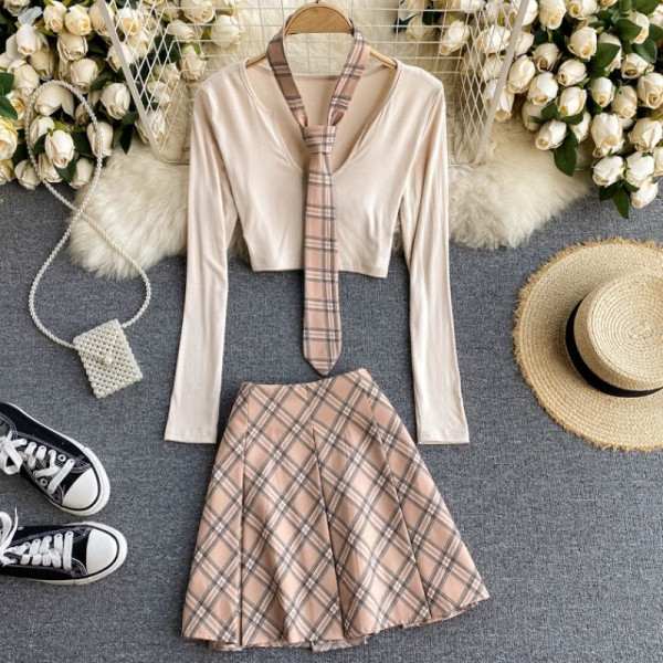 Naiste vabaaja komplekt pluusi ja ruudulise seelikuga