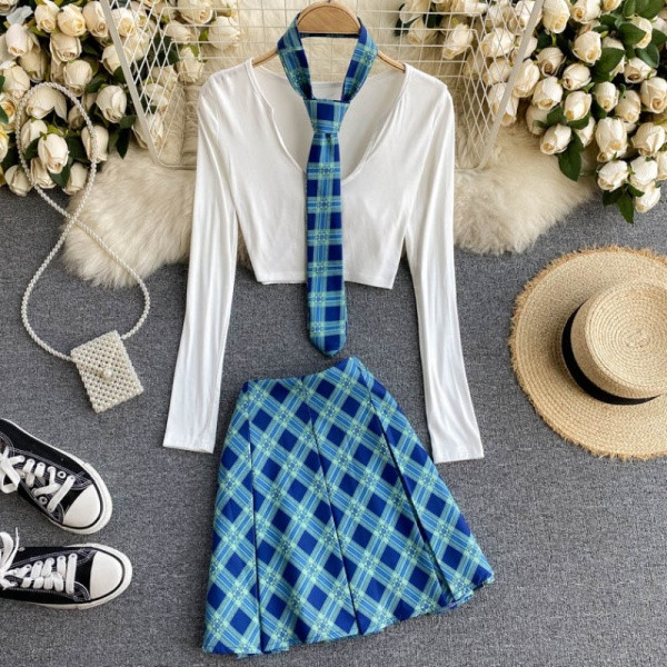 Naiste vabaaja komplekt pluusi ja ruudulise seelikuga