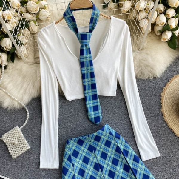 Naiste vabaaja komplekt pluusi ja ruudulise seelikuga