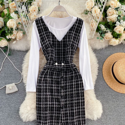 Női alkalmi szett gombokkal és ovális nyakkivágással