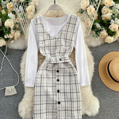 Női alkalmi szett gombokkal és ovális nyakkivágással