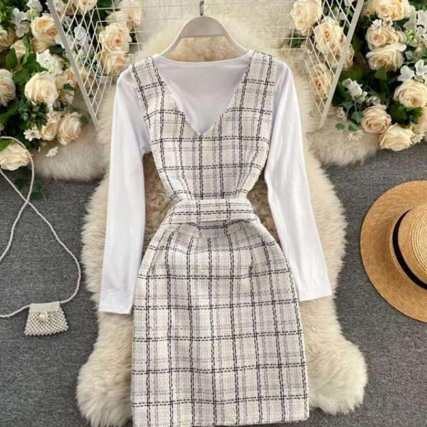 Női alkalmi szett gombokkal és ovális nyakkivágással