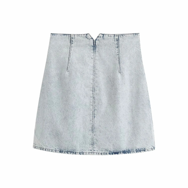 Μοντέρνο τζιν σετ από άμανικο φανελάκι και φούστα