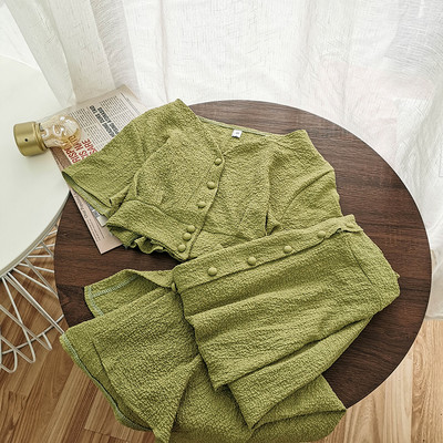 Νέο γυναικείο μοντέρνο σετ με κουμπιά