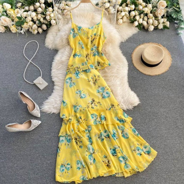 Női alkalmi szett virágmintával és övvel