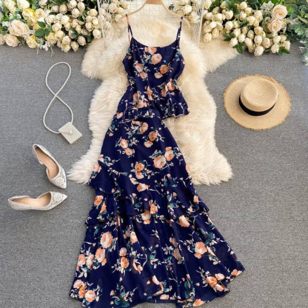 Női alkalmi szett virágmintával és övvel