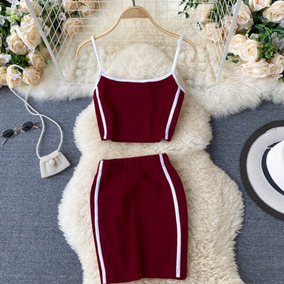 Sportlik-vabaaja naiste topi ja seeliku komplekt