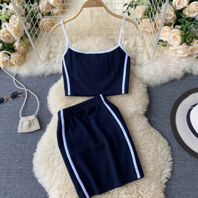 Sportlik-vabaaja naiste topi ja seeliku komplekt