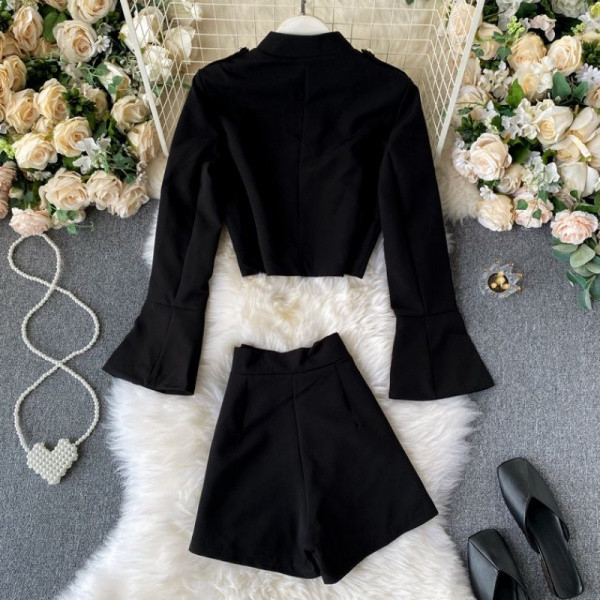 Női alkalmi szett fekete gombokkal