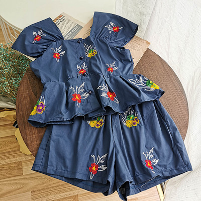 Moodne naiste komplekt tikandite ja nööpidega