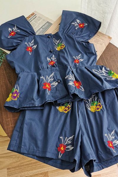 Moodne naiste komplekt tikandite ja nööpidega