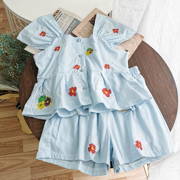 Moodne naiste komplekt tikandite ja nööpidega