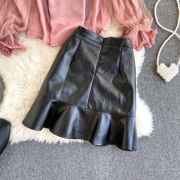 Női bőr szoknya és ing szett