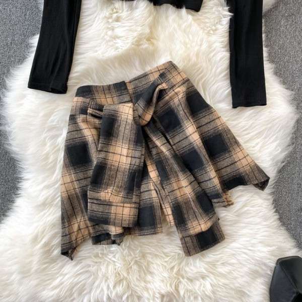 Naiste vabaaja komplekt kandilise kaelusega ja pikkade varrukatega