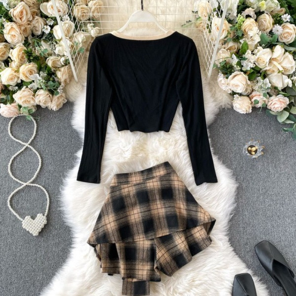 Naiste vabaaja komplekt kandilise kaelusega ja pikkade varrukatega