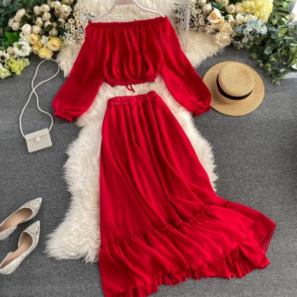 Ikdienas sieviešu komplekts baltā un sarkanā krāsā no blūzes un piegrieztiem svārkiem