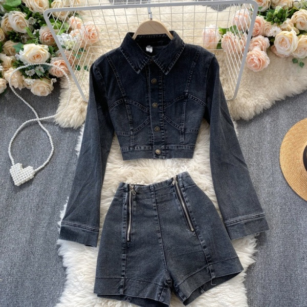 Divatos női farmer szett kabátból és rövidnadrágból, fekete színben