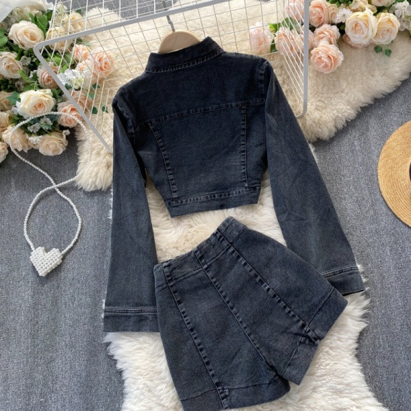 Divatos női farmer szett kabátból és rövidnadrágból, fekete színben