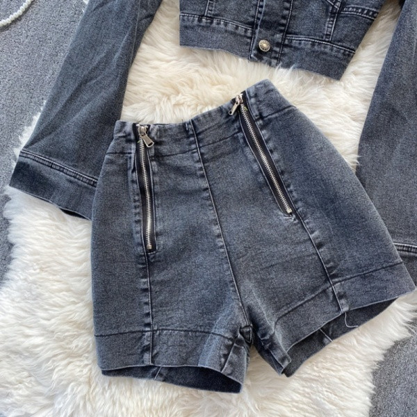 Divatos női farmer szett kabátból és rövidnadrágból, fekete színben